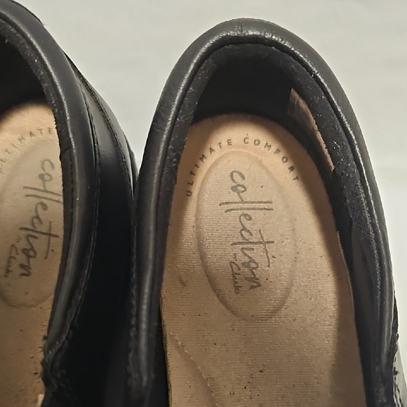 Clarks Women's Black Leather Flats with Button Detail - Picture 2 of 7